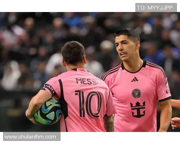 朋克风格与足球激情的完美碰撞 聚焦朋克足球球星的独特魅力与反叛精神