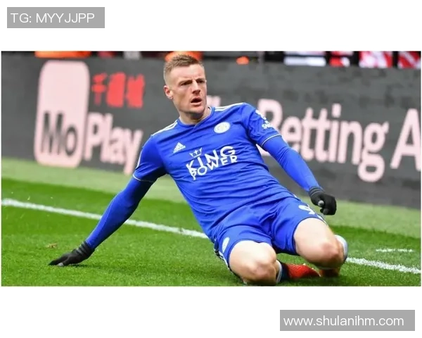 足球头顶经典瞬间揭秘 哪位球星凭借这一动作成为传奇人物